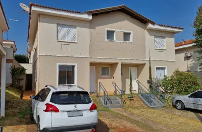 Casa em condomínio com 4 dormitórios sendo 2 suítes