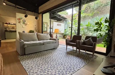 Casa térrea e contemporânea à venda no taboão , zona sul da cidade !