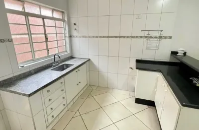 Casa totalmente térrea para locação na Santa Luzia com 3 dormitórios!