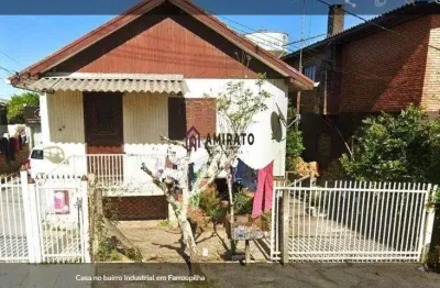 Duas casas no mesmo terreno, possibilidade de morar em um imóvel e alugar o outro. bairro industrial - farroupilha