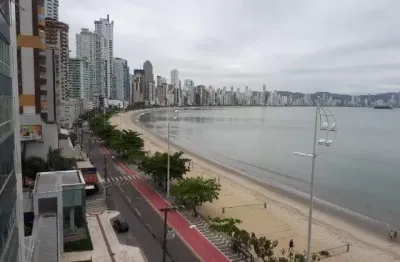 Apartamento mobiliado! 2 quartos (1 suíte), 2 vagas! frente mar! locação.