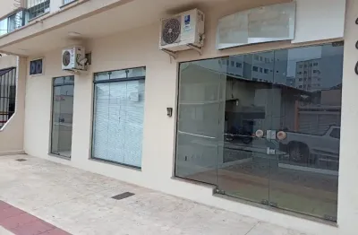 Loja para locação no centro de balneário camboriú! 4 salas, 84 m²!