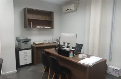 Excelente loja  p/ locação no centro de balneário camboriú! mobiliada!