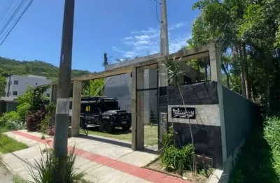 Loft para locação, (1 quarto, 1 vaga)! na praia do estaleiro!