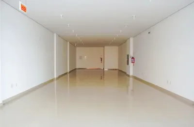 Loja espaçosa p/ locação no centro de balneário camboriú! 1 vaga!