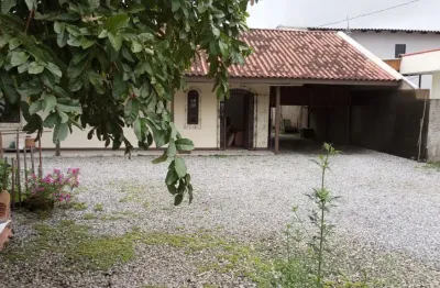 Casa com excelente terreno à venda! ótima localização no nova esperança!