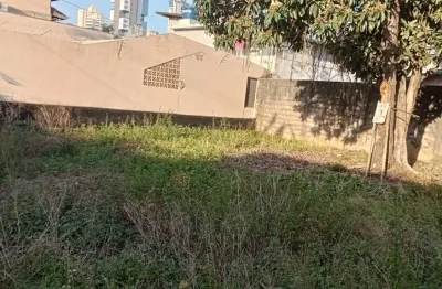 Excelente terreno à venda no centro de balneário camboriú! plano, frente para a rua!