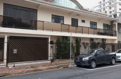 Apartamento mobiliado e decorado + lojas comerciais no térreo! oportunidade!