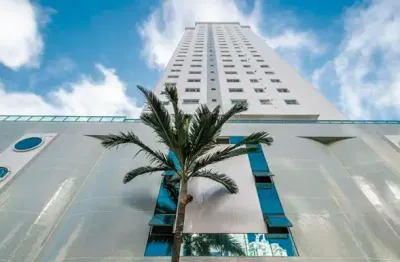 Apartamento mobiliado no ed. porto da barra! (1 suíte + 2 demi)