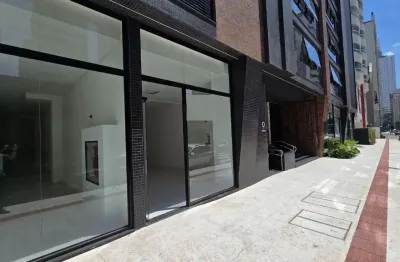 Loja para locação no centro de balneário camboriú! 02 vagas de garagem!