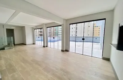Cobertura duplex com vista mar, piscina privativa! 4 suítes  amplas!