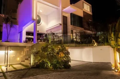 Casa alto padrão próximo à praia, praia brava! condomínio exclusive riviera.