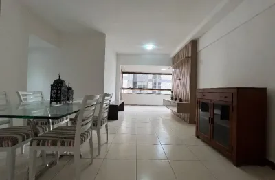 3/4, uma suíte mais dependência completa, duas garagens e infraestrutura.