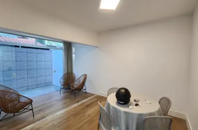 Excelente gardem, apartamento térreo, 83m², nascente, 2/4, suíte c/ closet, localização previlegiada