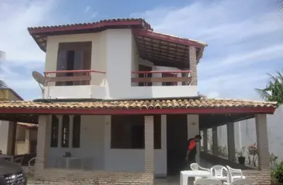 Casa ampla, nascente em terreno c/ mais de 600 m² c/ acesso por 2 ruas urbanizadas