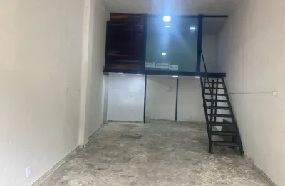 Ótima loja comercial toda reformada com escritório e depósito