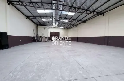 Galpão de 490 m² com escritório e recepção climatizados – bairro são luís