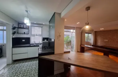 Apartamento diferenciado,  com suíte  reformado e cheio de luz natural!