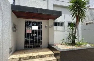 Imóvel em av principal, com 174 m² de área construida.