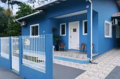 Casa para temporada em florianópolis, muquém rio vermelho, 2 dormitórios, 1 suíte, 2 banheiros, 1 vaga