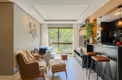 Apartamento totalmente mobiliado, em frente uma bela praça!