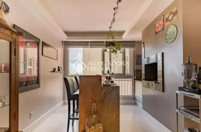 Apartamento espaçoso com 3 dormitórios e 2 vagas no bairro menino deus