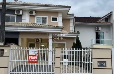 Casa com 3 quartos à venda na Vila Nova, Joinville 