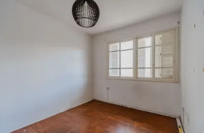 Ótimo apartamento 1 dormitório amplo com sadadão bem localizado