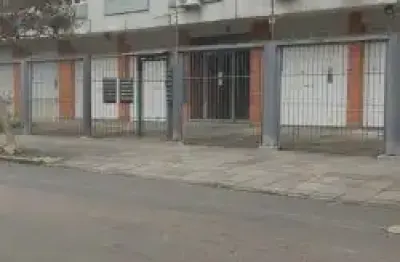 Ótimo apartamento para investimento, na frente de supermercado, apartamento  com 2 dormitórios, banheiro social, living 2 ambientes, ampla cozinha  e área de serviço separada