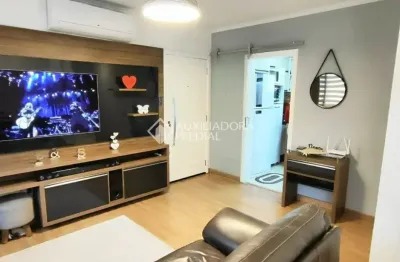 Apartamento reformado no passo da areia com 2 quartos e 1 vaga