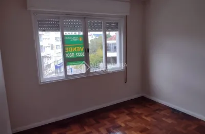 Apartamento espaçoso e clássico no coração do petrópolis — conforto, localização e charme em cada detalhe!