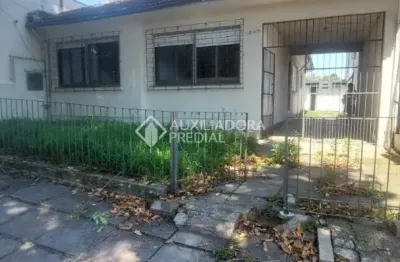 Imóvel para house-flip rua benno mentz, 1283, na vila ipiranga, o imóvel está em uma região residencial extremamente valorizada, com ruas arborizadas, ambiente familiar e excelente infraestrutura urba