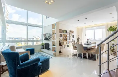 Apartamento duplex exclusivo: 1 suíte, pé direito duplo, mezanino, lareira e 2 vagas na cabral!