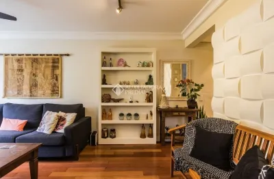 Apartamento 2 quartos: 67m², móveis fixos, vaga e ao lado do zaffari, entre floresta e moinhos de vento!