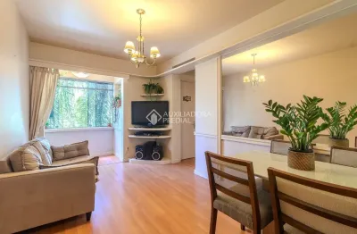 Apartamento com 2 dormitórios no sarandi. reformado, semi mobiliado e sacada integrada,  próximo à cassol