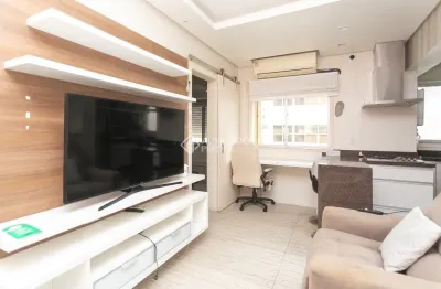 Apartamento mobiliado com 1 dormitório: sacada, no centro histórico e serviços de apart hotel