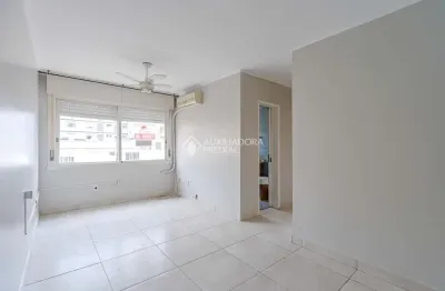 Apartamento de 2 dormitórios com vaga e elevador: próximo à av. getúlio vargas!