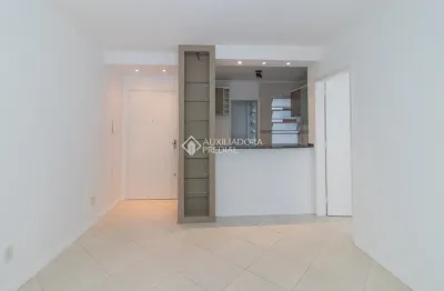 Seu novo lar no coração da cidade baixa: apartamento 1 dormitório reformado!