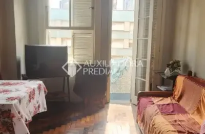 Um quarto com garagem próximo da Santa Casa. Podemos vender separados.