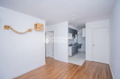 Apartamento à venda com 2 quartos, todo reformado com 1 vaga no bairro Sarandi em Porto Alegre!