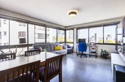 Apartamento no Bairro Petrópolis, 2 quartos e 2 vagas de garagem.