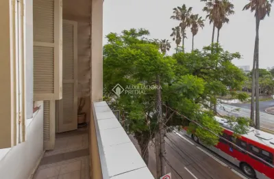 Apartamento de 3 quartos, semi-mobiliado, com  100,06 m2 no Farroupilha