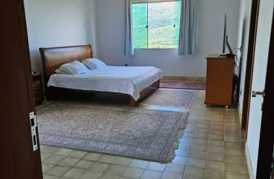 Linda casa, com vista maravilhosa, em um condomínio fechado no bairro chácaras bráunas