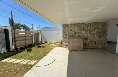 Casa luxuosa e bem localizada a venda no bairro bosque da figueira em governador valadares/mg