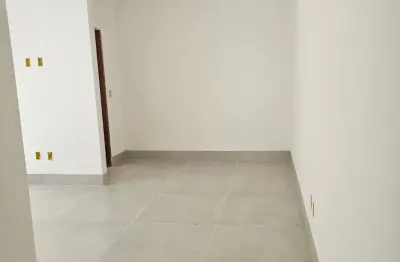 Casa plana, bem localizada a venda no bairro bosque da figueira, antigo loteamento univale