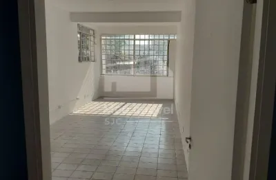 Sala comercial 28m² - avenida adhemar de barros - são dimas - são josé dos campos/sp - excelente ponto para seu negócio.