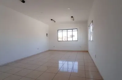 Sala comercial 35m² com banheiro privativo – ideal para estética, manicure ou escritório – bosque dos eucaliptos