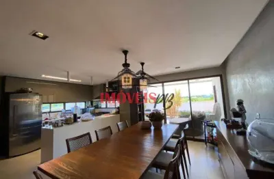 Casa em condomínio com 3 quartos, piscina privativa e a 7 min das praias