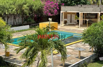 Casa em condomínio fechado em carapibus com 4 quartos sendo 2 suítes.