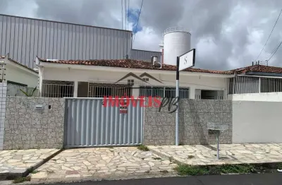 Casa no bairro de agua fria com otima localização com 3 quartos e 2 suítes.